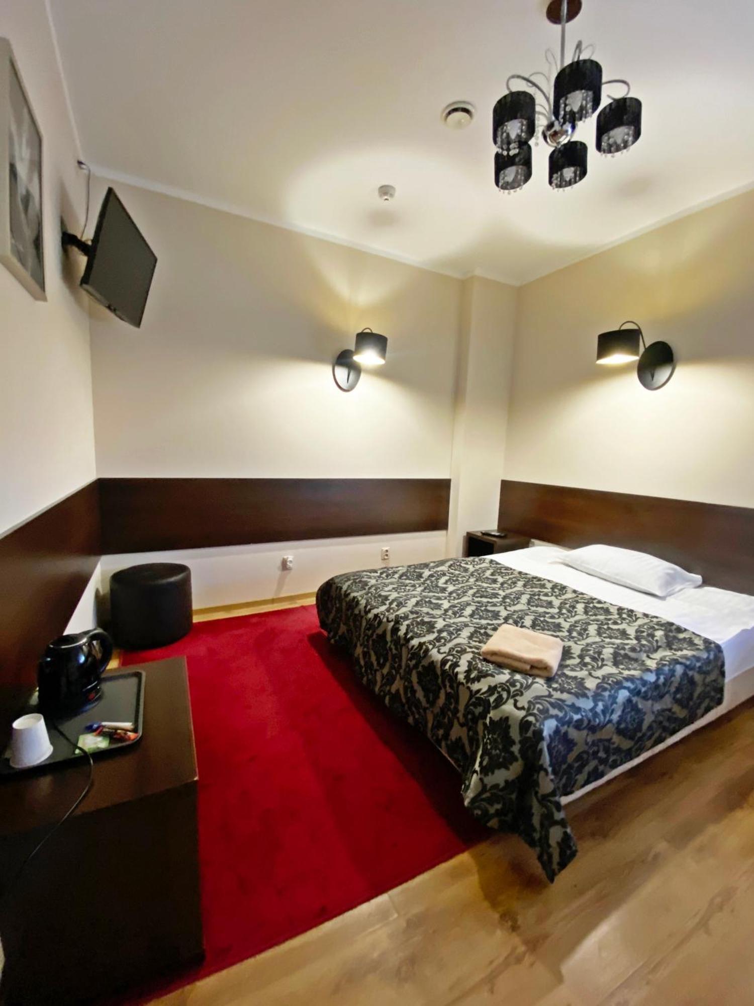 Hotel Ajax Janki Exteriér fotografie